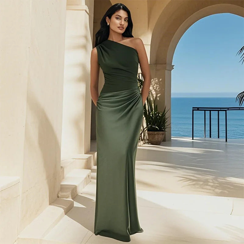 Amber™ – Ein Schulter Satin Maxikleid