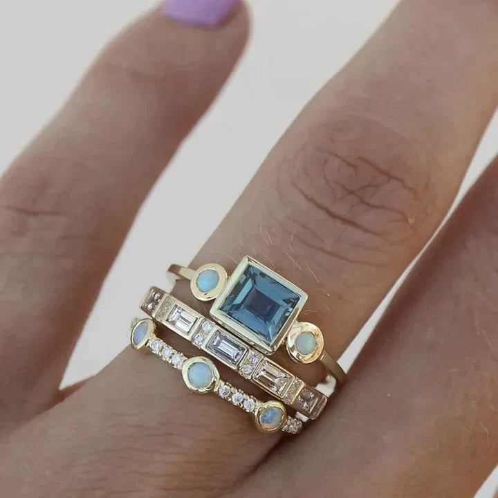 Silberfarbener Vintage-Ring mit blauem Kristall 