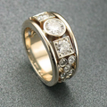 Vintage-Ring mit Zirkonias in Gold